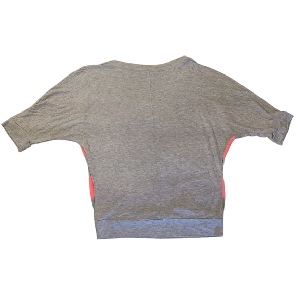 Daytrip By Buckle Womens Pink & Gray Floral Striped Batwing Top Size Large - Picture 2 of 8